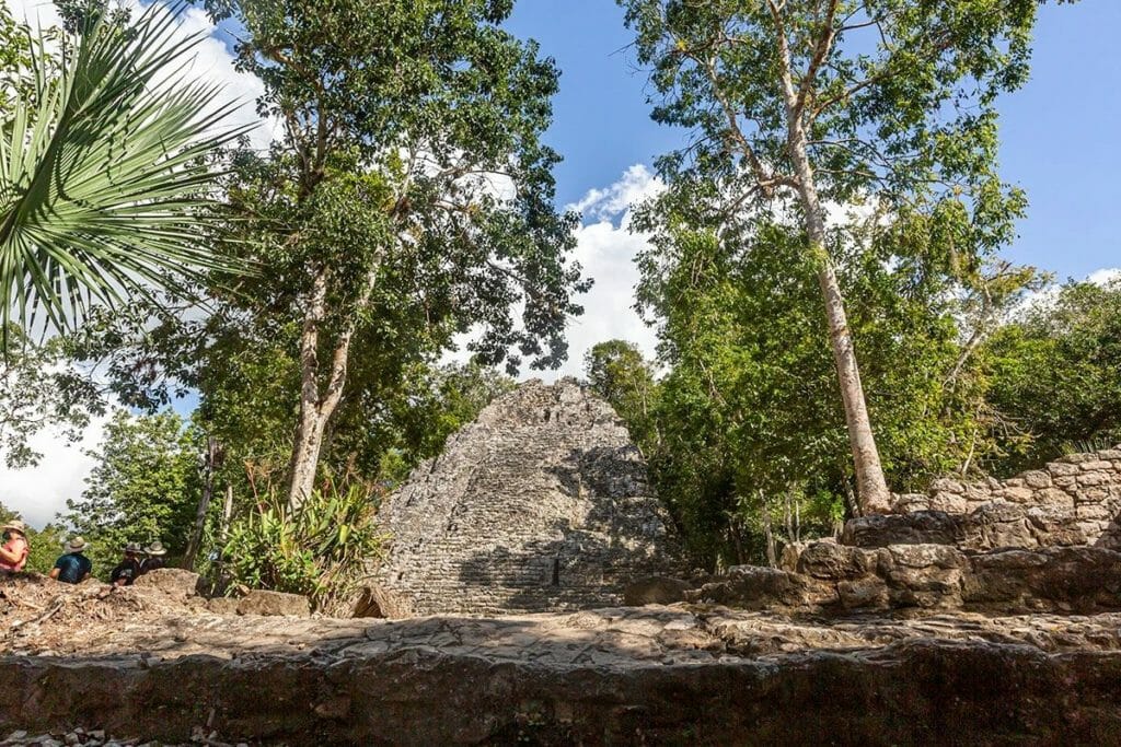 Coba temple la iglesia