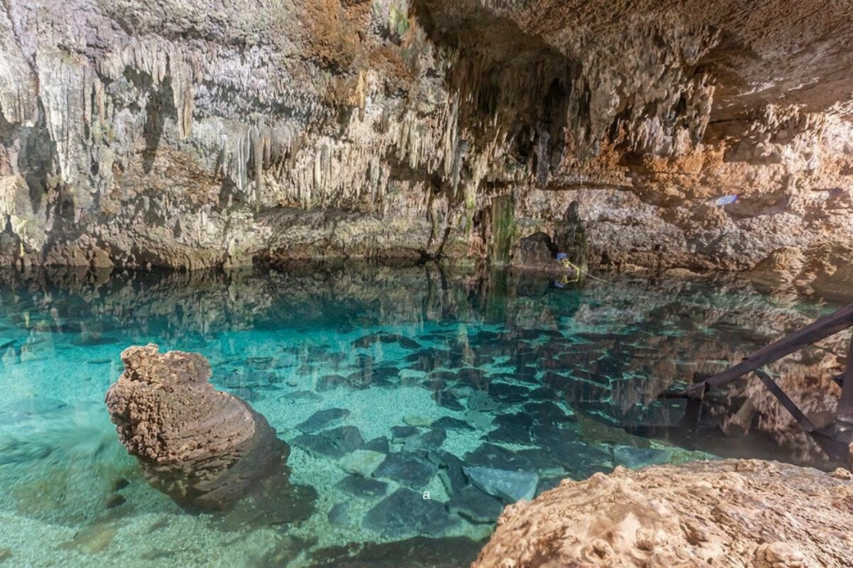 Choo-ha cenote blue water