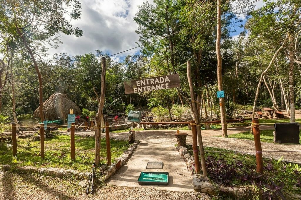 Choo-ha cenote entrance