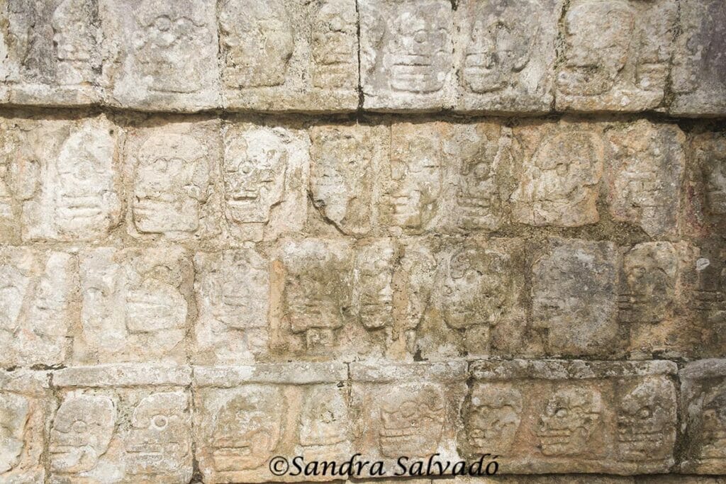 TZOMPANTLI chichen itza