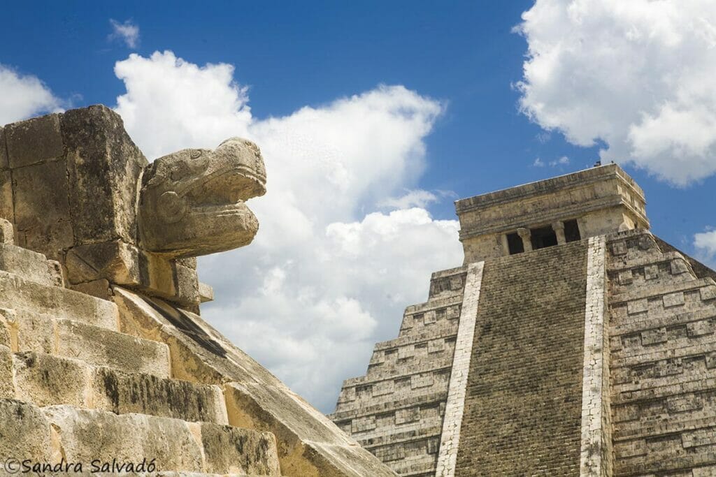 chichen itza ruins 