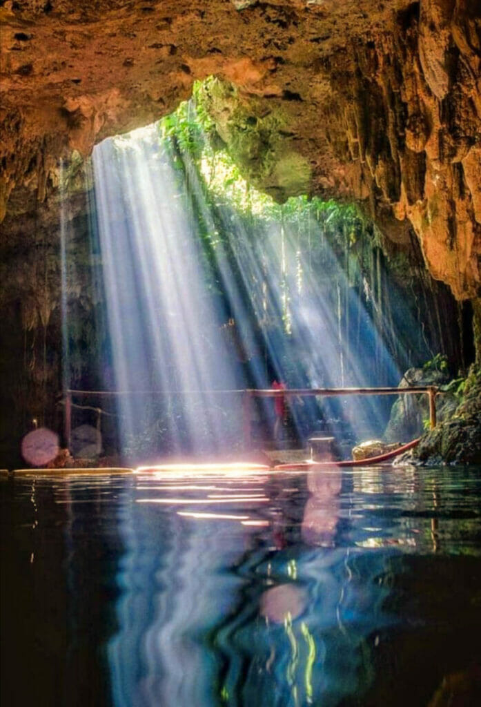 Chaaktun Cenote Ray of light