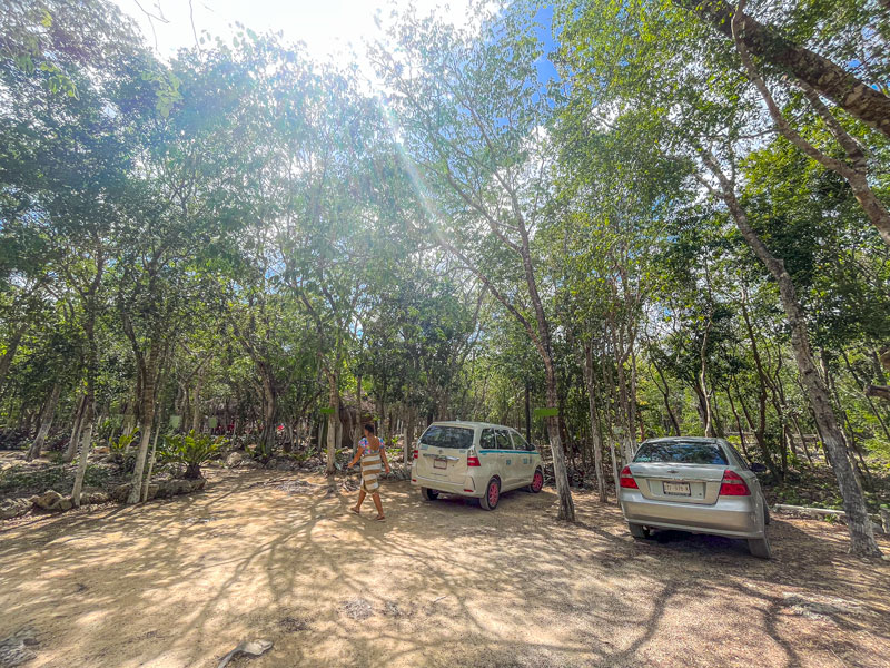Cenote Minotauro parking