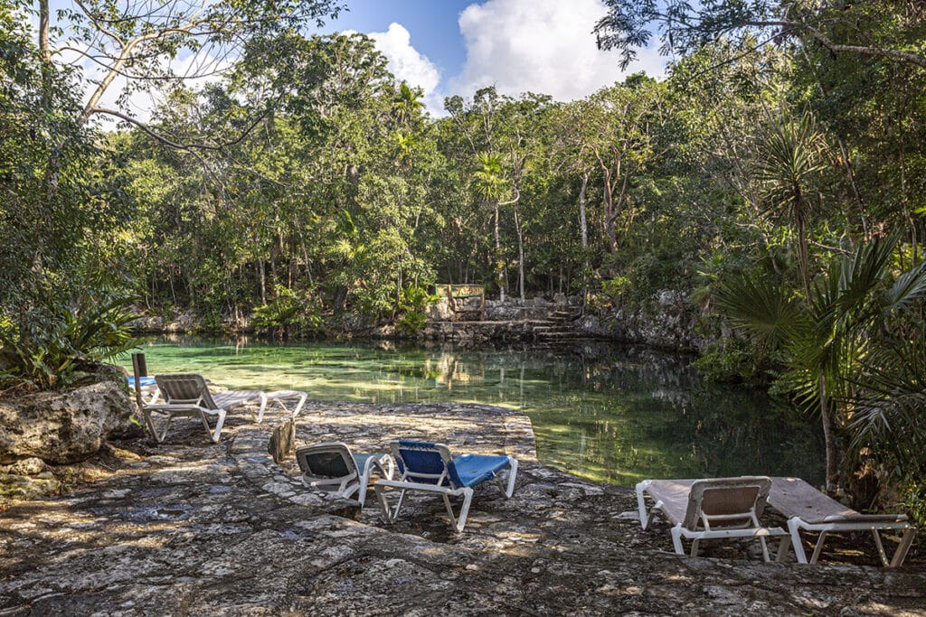 Cenote Yax-kin Chairs